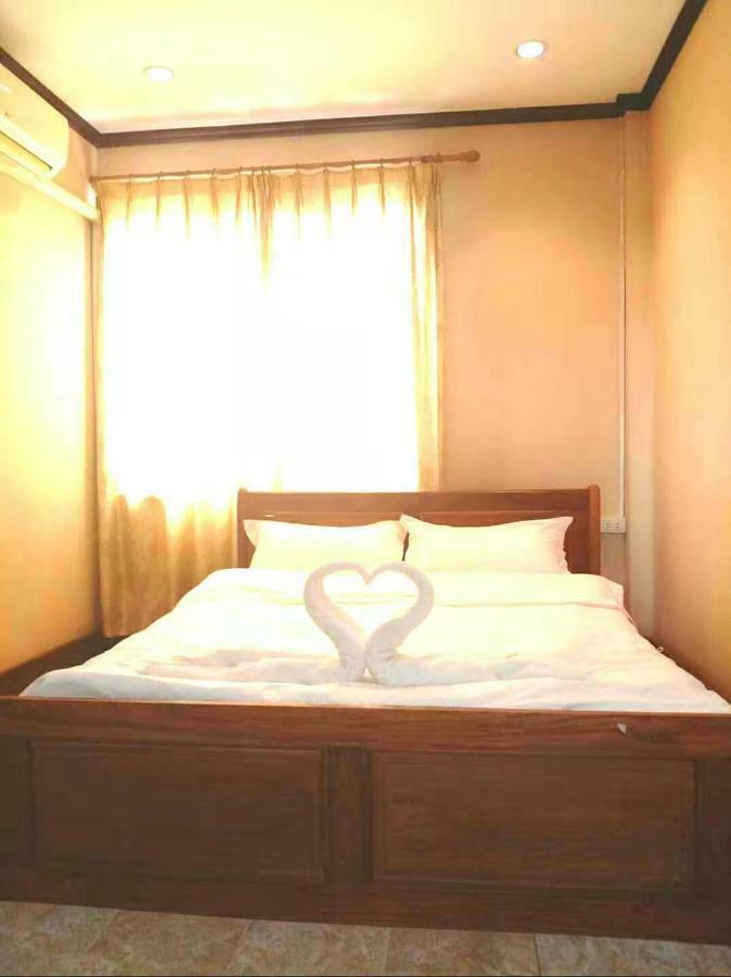 Green Land Hotel Ban Nongdouang Buitenkant foto