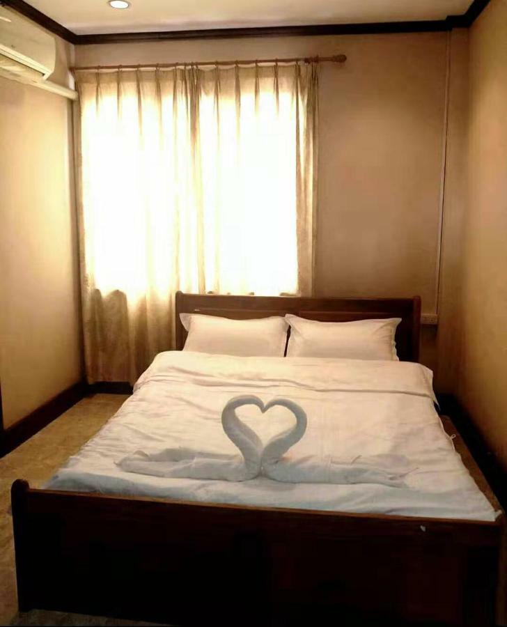 Green Land Hotel Ban Nongdouang Buitenkant foto