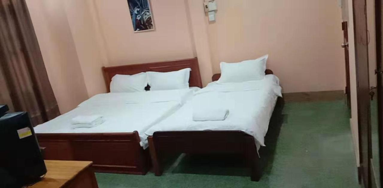 Green Land Hotel Ban Nongdouang Buitenkant foto